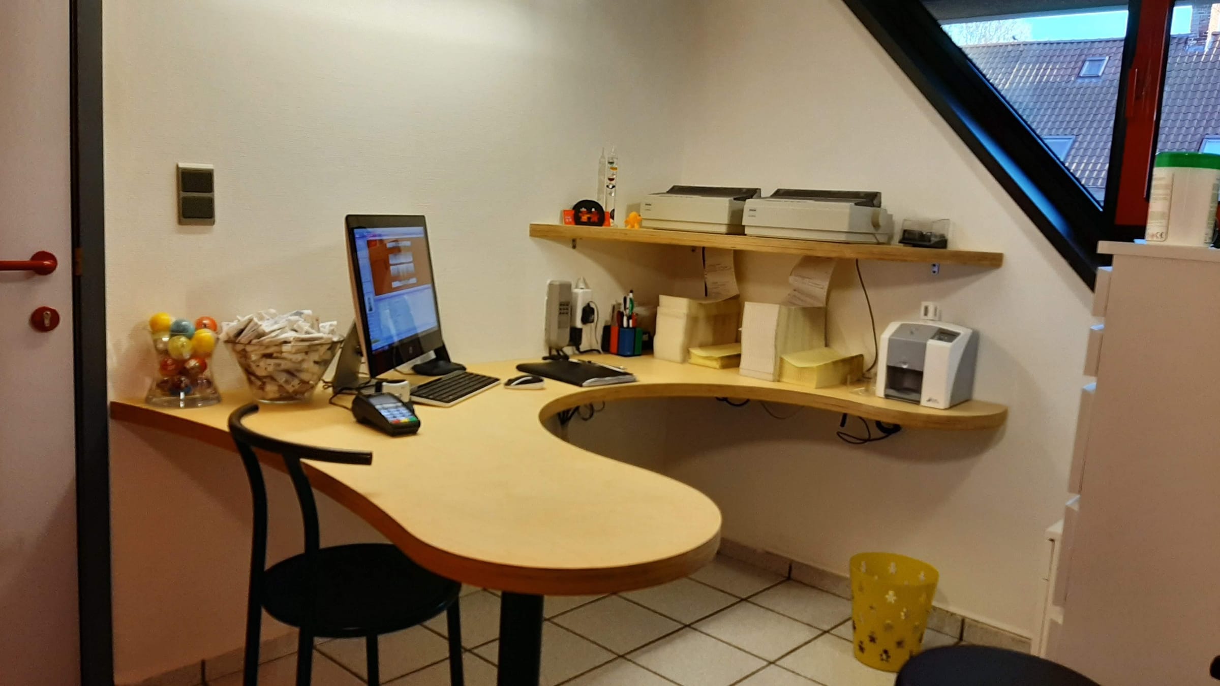 De receptie en onthaal van de praktijk in Waregem